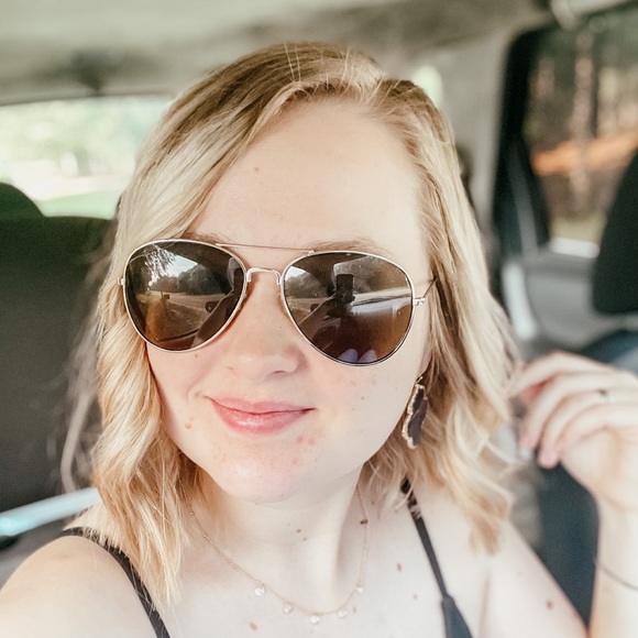 Meet your Posher, Caroline - Picture 3 of 5